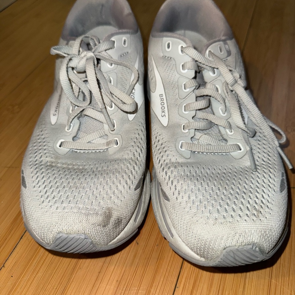 Brooks Ghost Light Gray Athletic Shoes - Women’s 9
